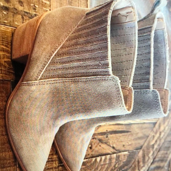 Kaanas Nosiola Pointy Elastic Booties size 7 - Picture 1 of 5